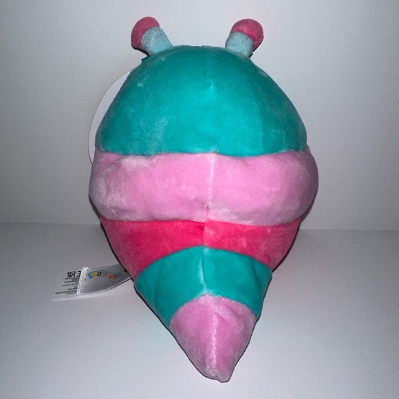 5" Fluxie the Caterpillar 2023 Valentines Squishmallows - Picture 3 of 4